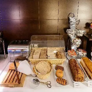 卡斯特罗里尔酒店 酒店 奥维耶多